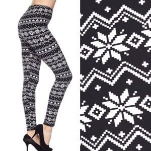 💫Black/White Snowflake Leggings💫SO Soft